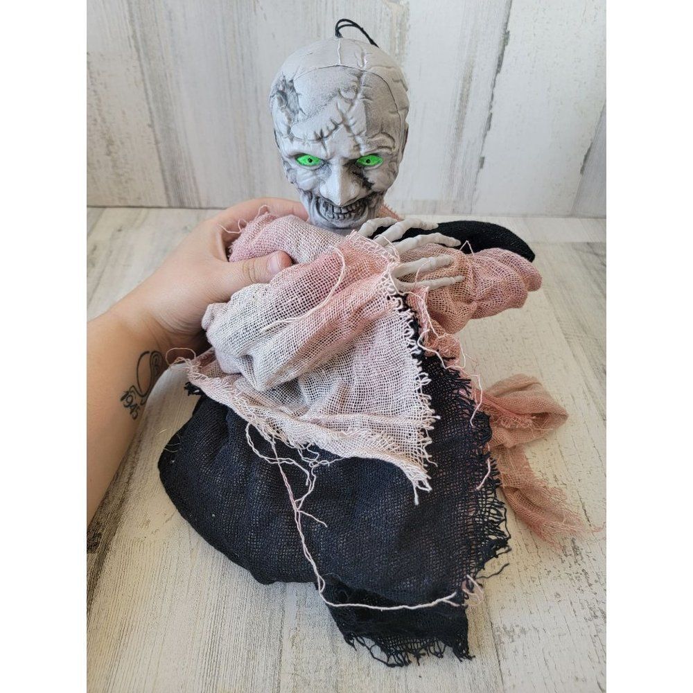 Halloween zombie hanging green eye scary prop decor